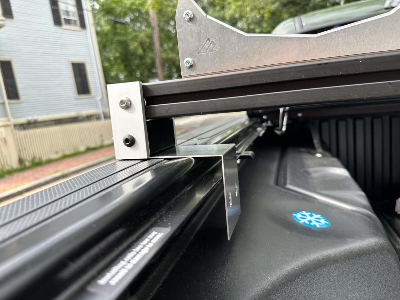 Lomax Hard Tri Fold Tonneau 