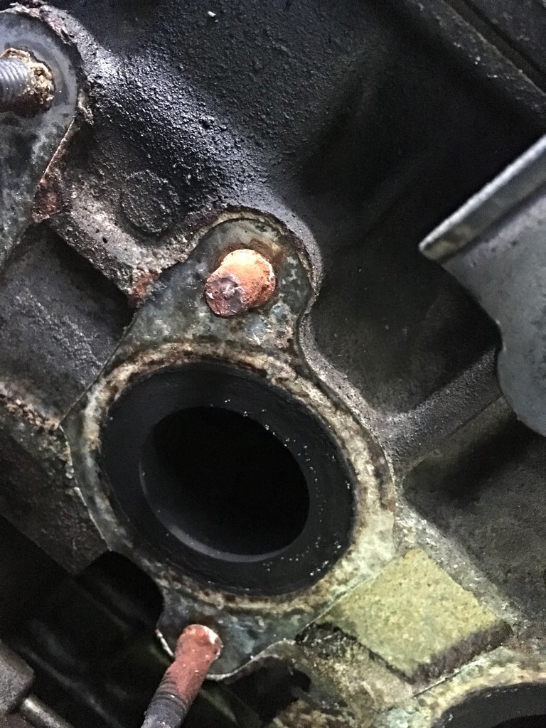 How to remove the exhaust manifold studs? World