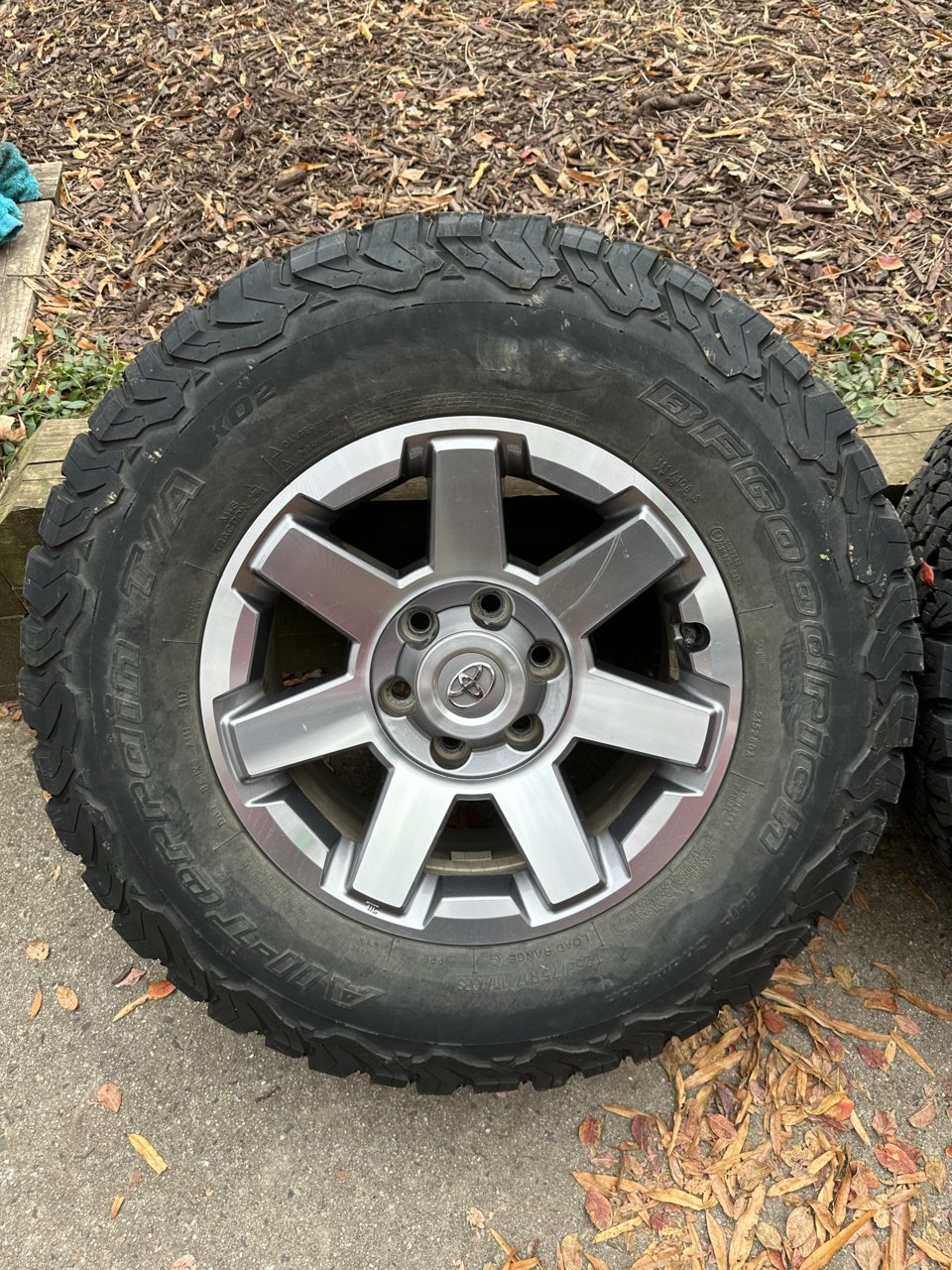 SOLD: 4x 4Runner Trail wheels with BFG AT KO2 255/75r17 | Tacoma World