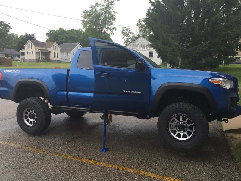 tire jack for lifted truck