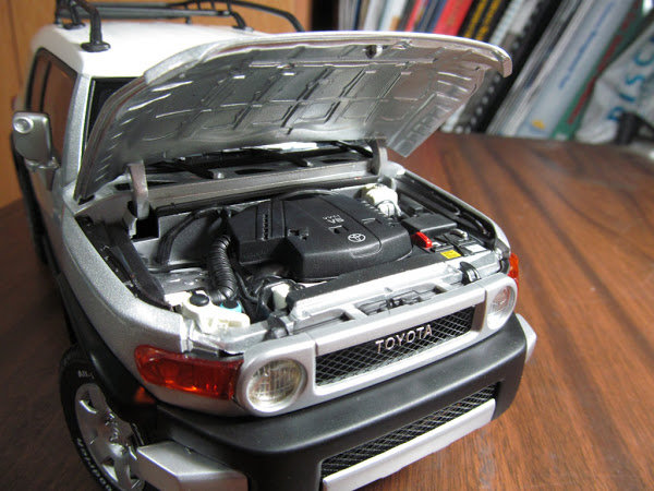 人気TOP AUTOart 1/18 Toyota Fjクルーザー Millennium ミニカー