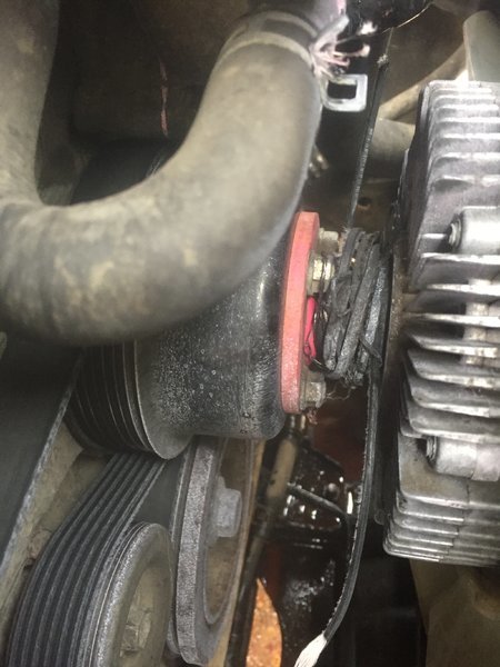 Broken alternator outlet belt