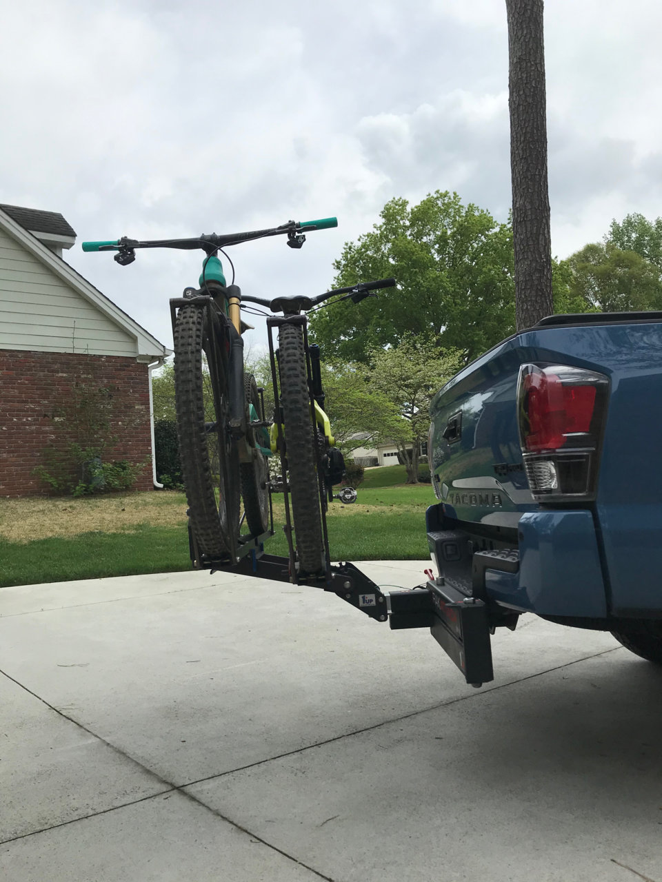 Kayak discount tailgate rack