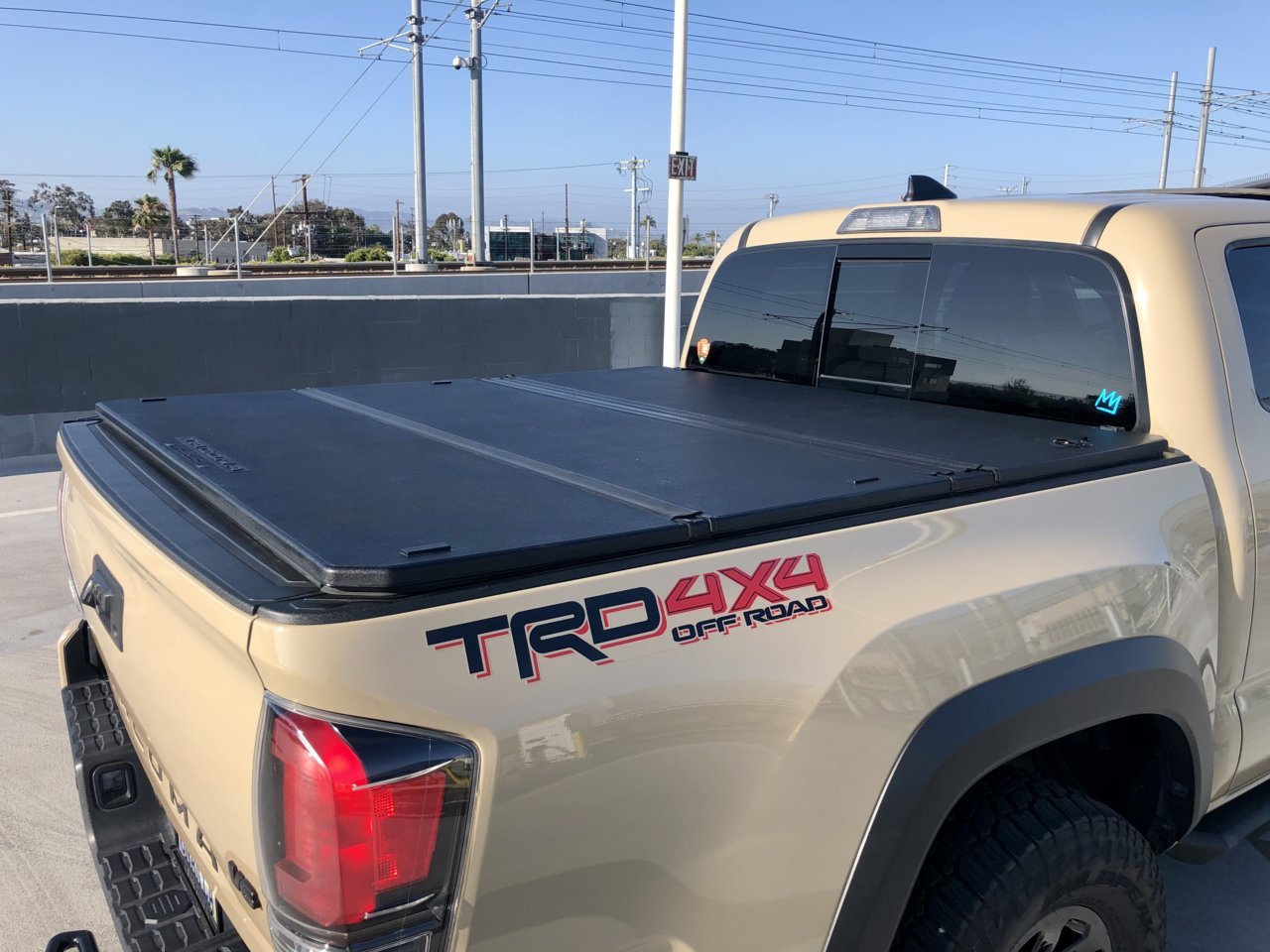 SOLD! OEM Tri-Fold Tonneau Cover 5' - Los Angeles | Tacoma World