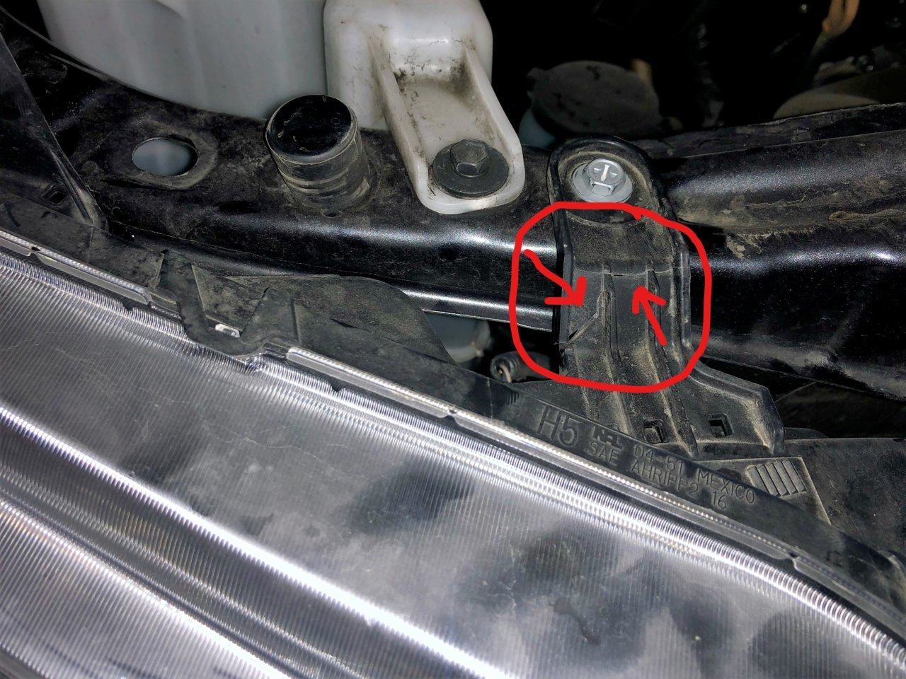 InkedCracked Headlight Bracket_modified_LI.jpg