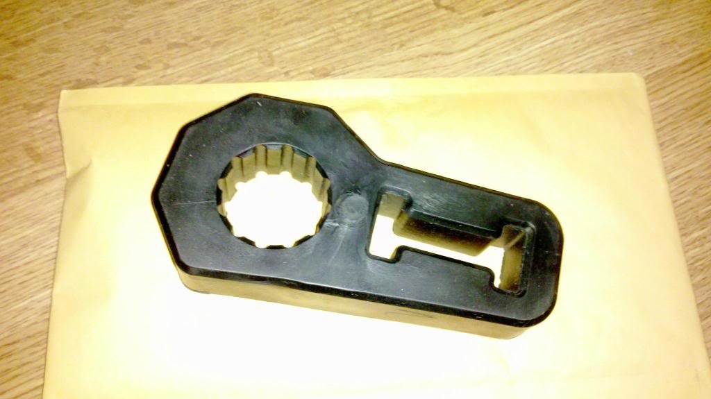 isolator_1c241fa9abad3857993d798e465299acfe074e06.jpg
