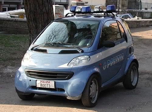 italian-smart-police-car_814c38ff314503e5b3d8a47534fbf02f9cb5f351.jpg