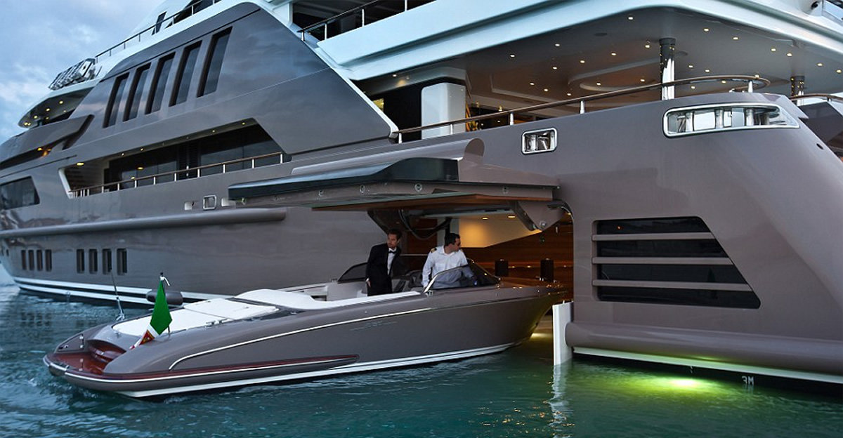 jade-mega-yacht.jpg