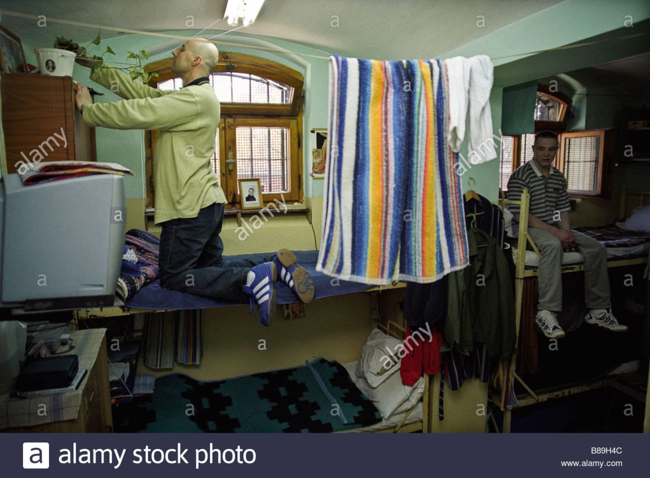 jail-two-inmates-in-prison-cell-poland-B89H4C.jpg
