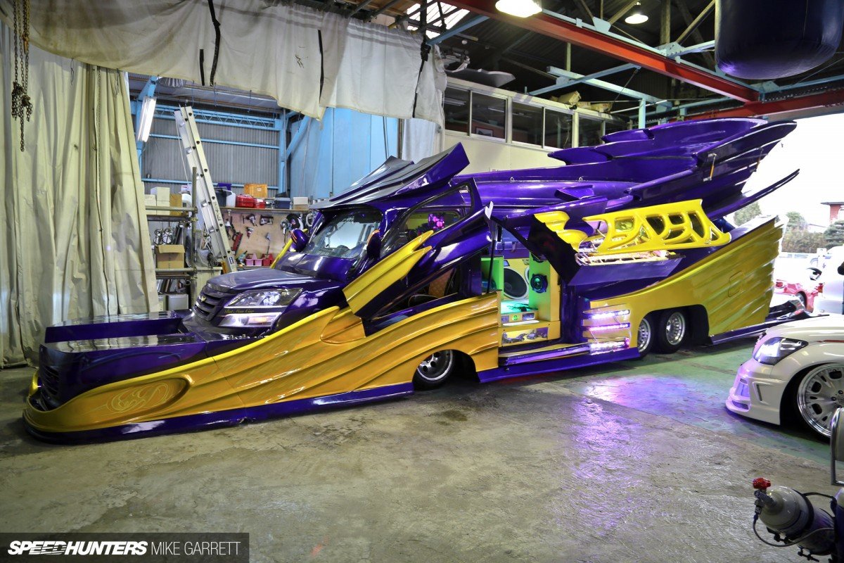 Japan-Batman-Van-61-copy-1200x800 (1).jpg