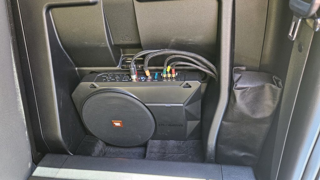 JBL BassPro SL 2.jpg