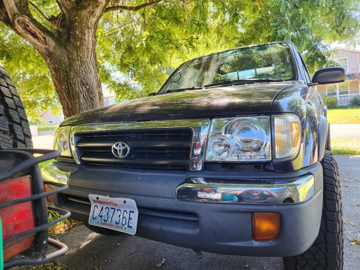 Jeep Headlights.jpg