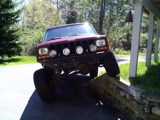 jeepflexing_b2e43d1aa45fb9515a913f1a46141cec591b401f.jpg