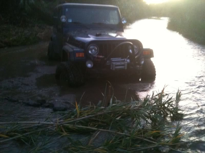 jeepstuck2_6abd48aa4386bf19ecb69e9533177a45050907e2.jpg