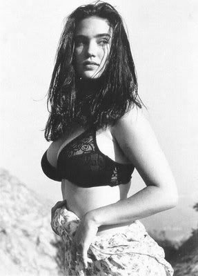 Jennifer-Connelly_black_and_white_l_5b3a8e39a4eaaacad447f77c73c905dae4d96434.jpg