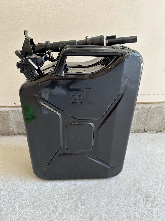 Jerrycan.jpg