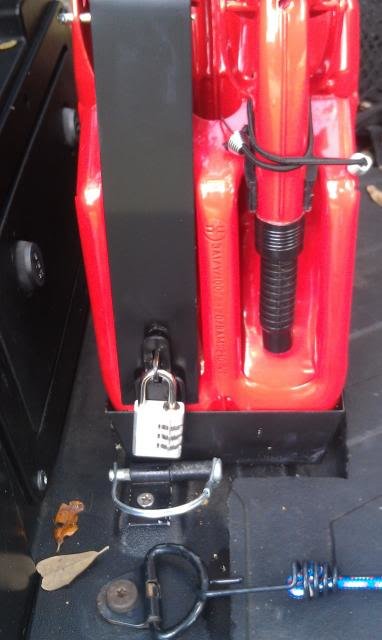 JerryCan3_zpsc7de35ee_6b947728c700d348d900ef326d88f80bc031cb00.jpg