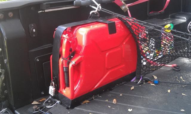 Jerrycan5_zpse0d75fd1_5d69b5fa82bf9edf1cc647f1e9556c7febfe6fbb.jpg