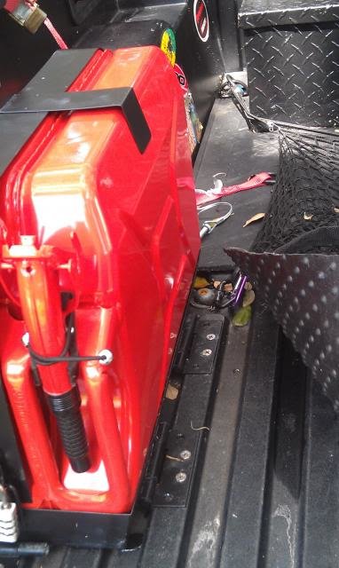 JerryCan8_zps7f47f74b_5a48b92f3e64b11bf1b3a3355874a8e785d7f46d.jpg