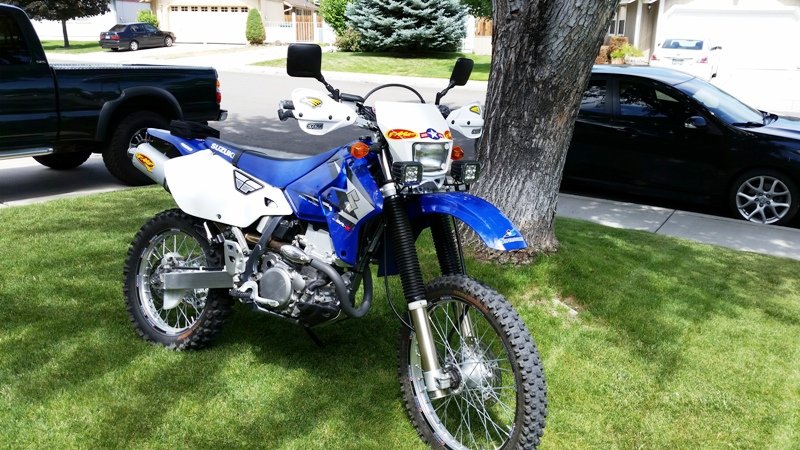 JNS-LED-Light-Mount-on-DRZ400.jpg