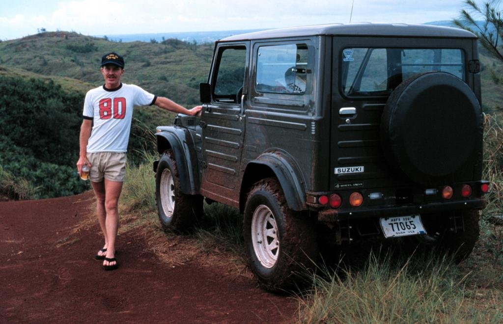 JohnbesideSuzukijeep_0a9a872b65868f1ac1b5b196e5efeb5a0985f72e.jpg