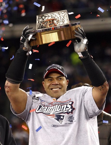 Junior Seau died May 2, 2012 shot himself.jpg