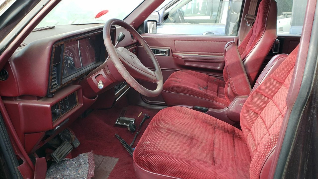 junked-1990-plymouth-voyager-turbo-1.jpg