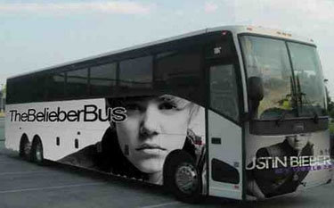 justin-bieber-tour-bus2_61e57acefed00803edebaccf37497ab5fab4ee41.jpg