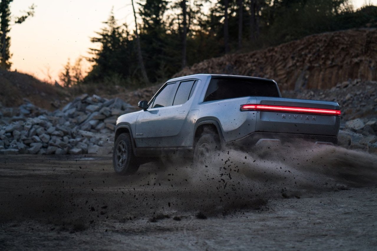 K._Rivian_R1T_Fun_In_Dirt_2.jpg
