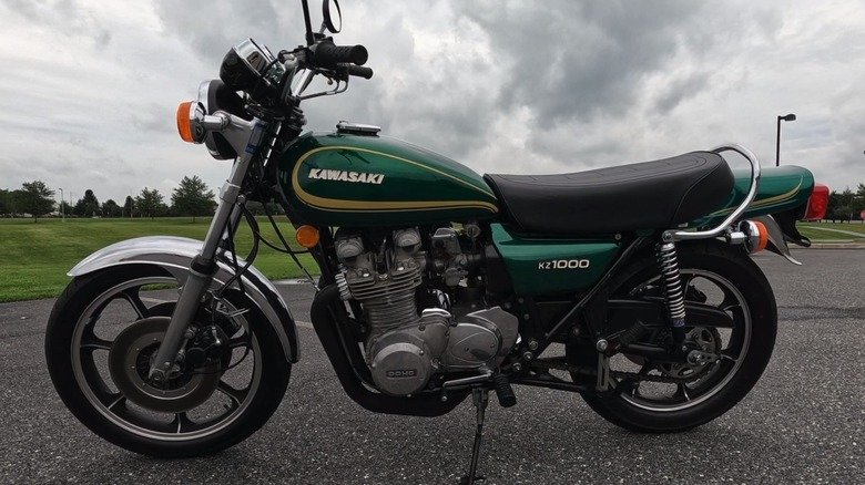 kawasaki-kz1000-1718114188.jpg