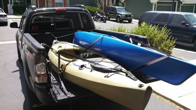 kayaks_8a5f77764ca3c00e5d9fe019373584d55485c7cf.jpg