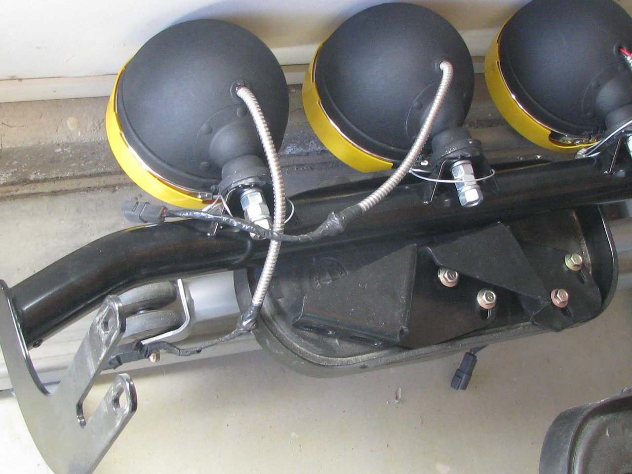 KC Hilites and light bar 006.jpg