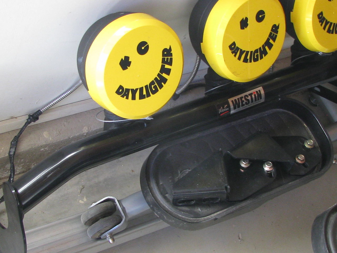 KC Hilites and light bar 007.jpg