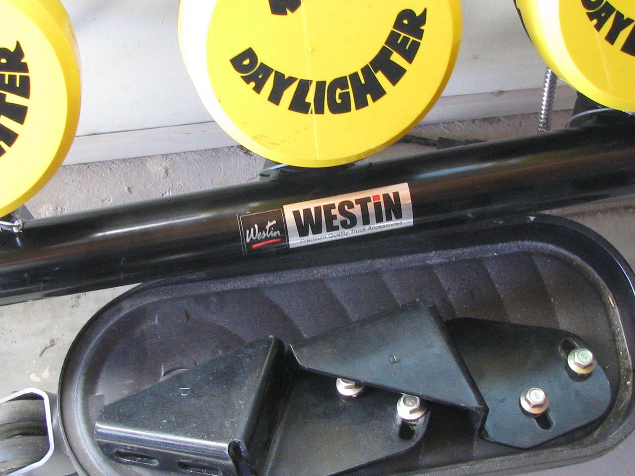 KC Hilites and light bar 009.jpg