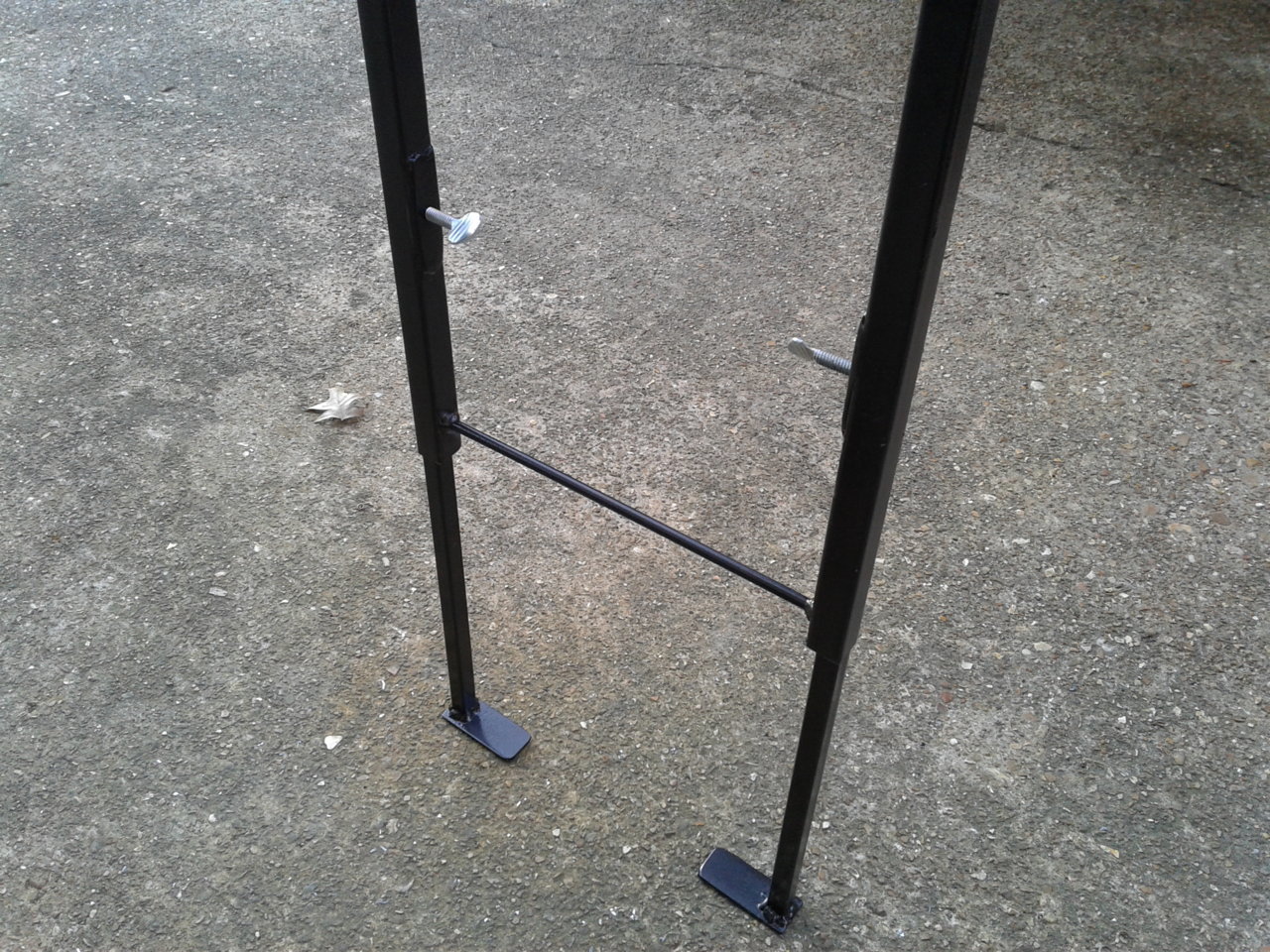 kitchen legs.jpg
