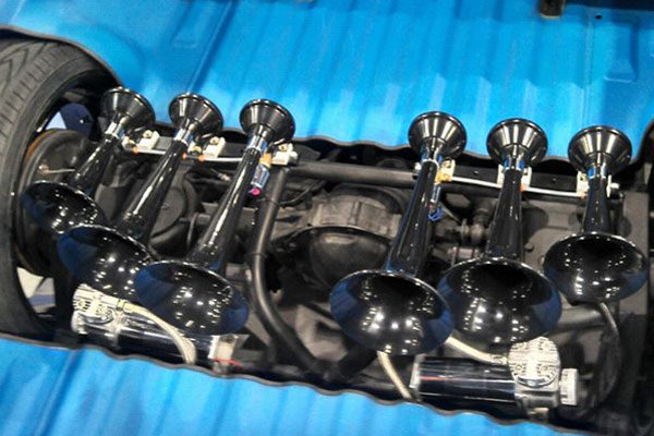 kleinn_pro_blaster_train_air_horn_kits_installed.jpg