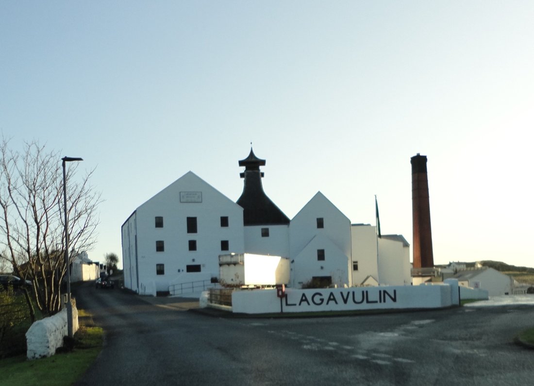 lagavulin.jpg
