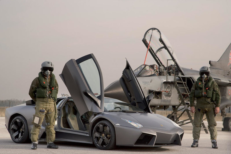 lamborghini-reventon-vs-tornado-jetfighter1[1].jpg