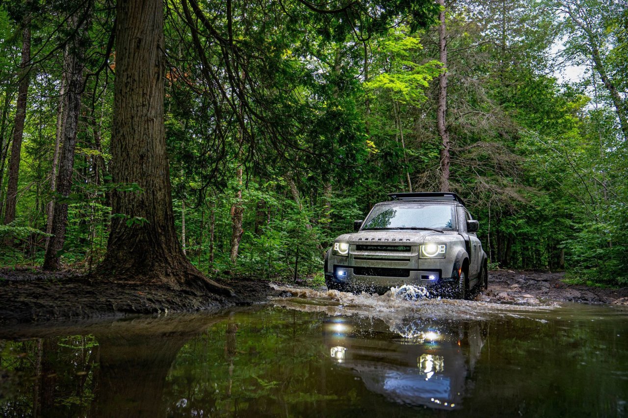 land_rover_defender_110_p400_se_urban_pack_8_a226cdb92e873fe1c6cc27d1d16431ec6f2a1c62.jpg