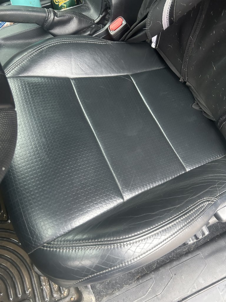 leather seats1.jpg
