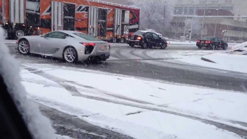 Lexus lfa in snow.jpg