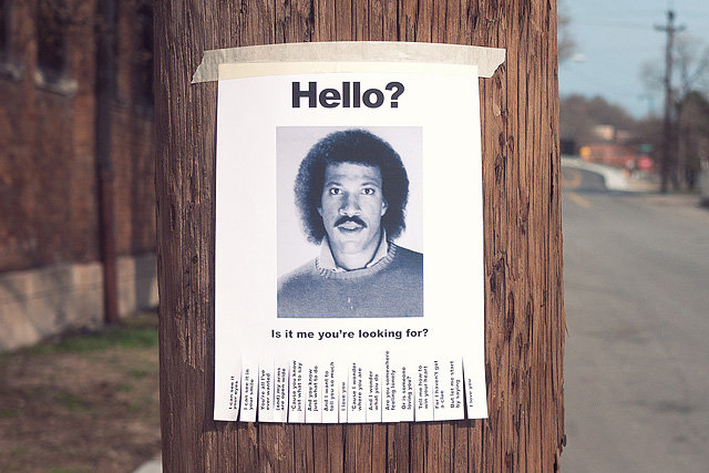 lionel.richie.hello.tear.off.tabs.flyer.via.rsvlts.com.jpg