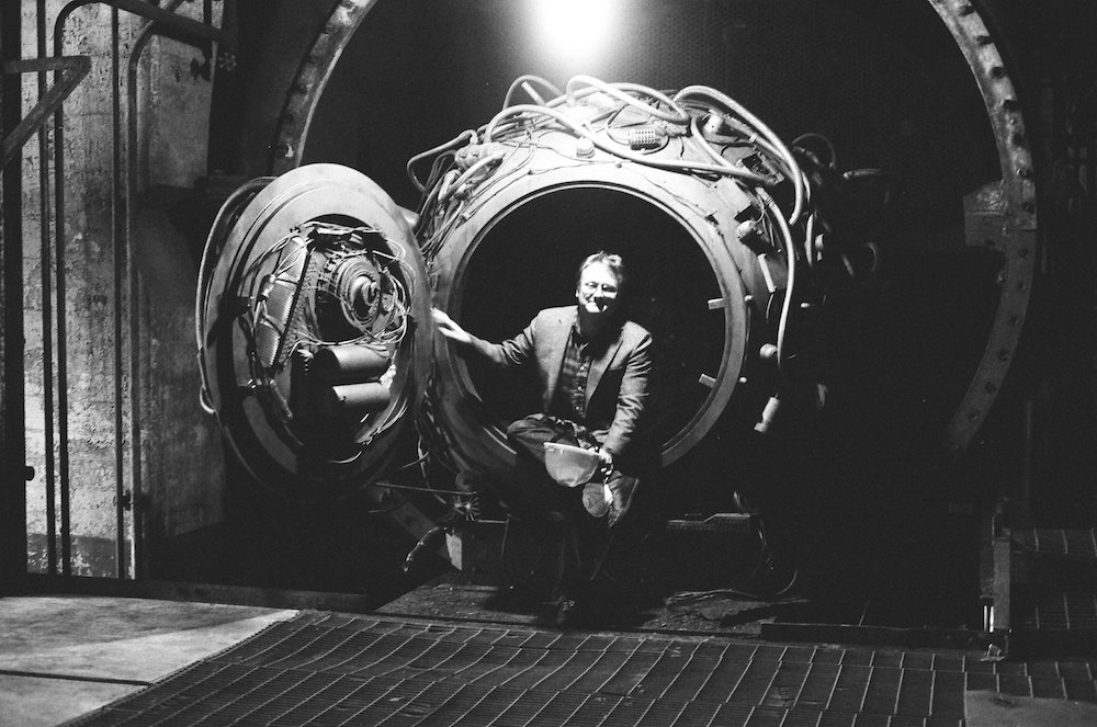 looper-rian-johnson-movie-image-set-photo-time-machine-01.jpg