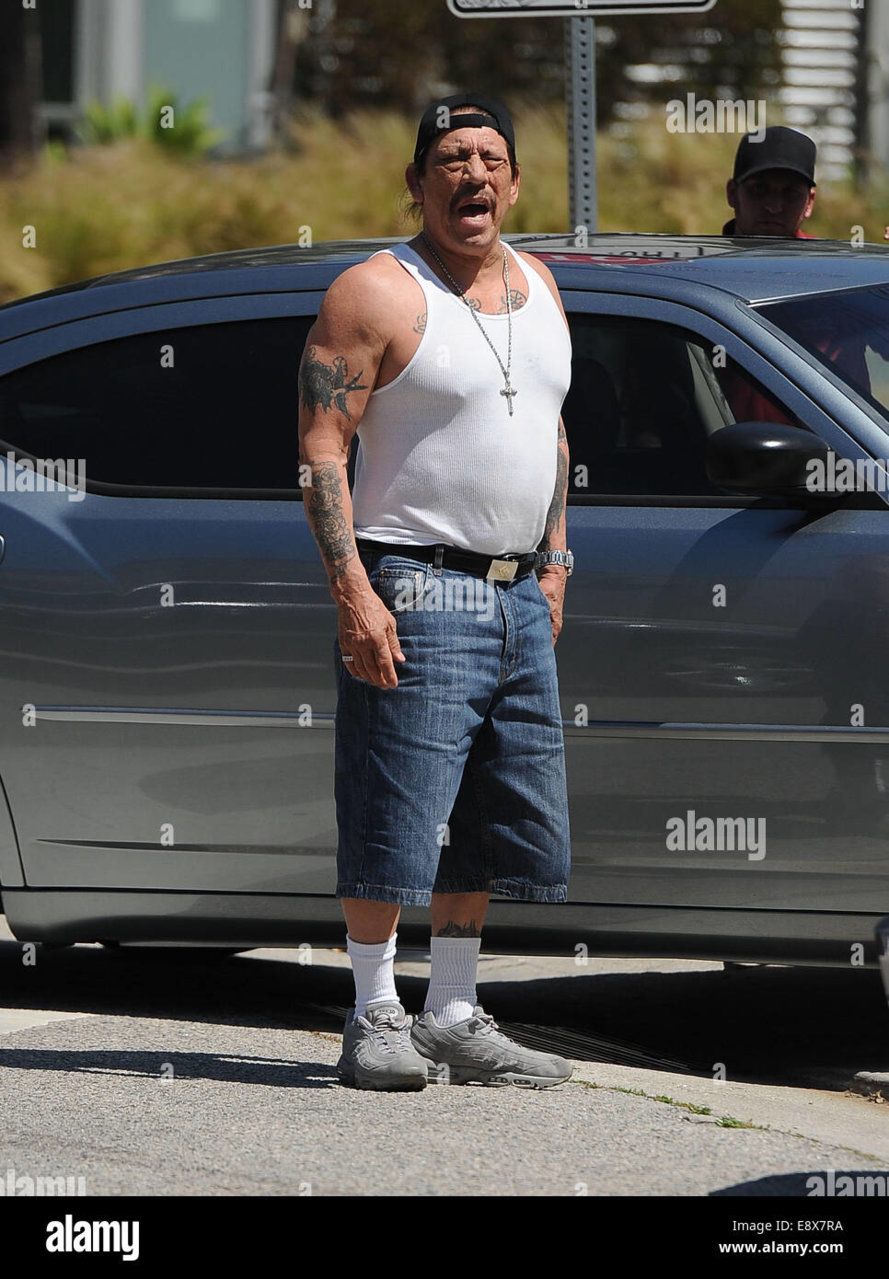 los-angeles-native-danny-trejo-wears-a-wife-beater-to-the-recording-E8X7RA.jpg