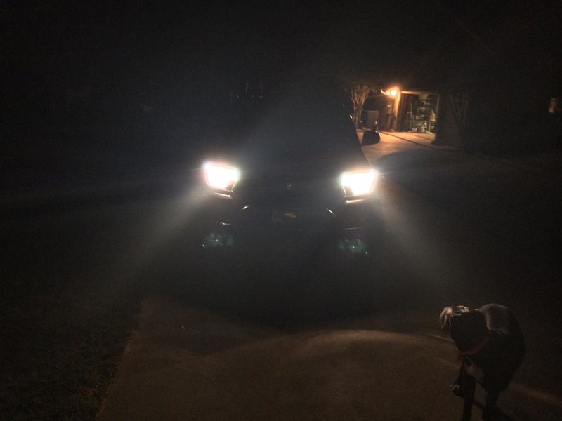 low beams+dtrl+parking lights from higher angle.jpg