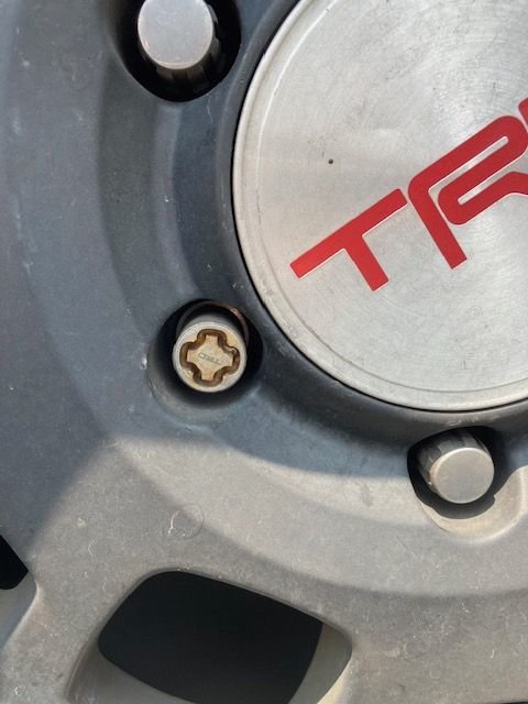lug nut.jpg