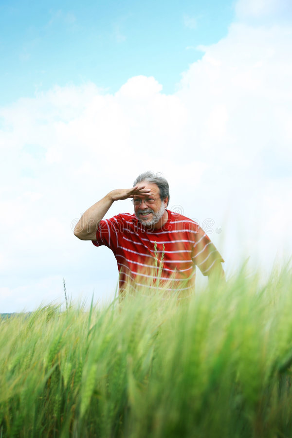 man-searching-distance-5909116.jpg