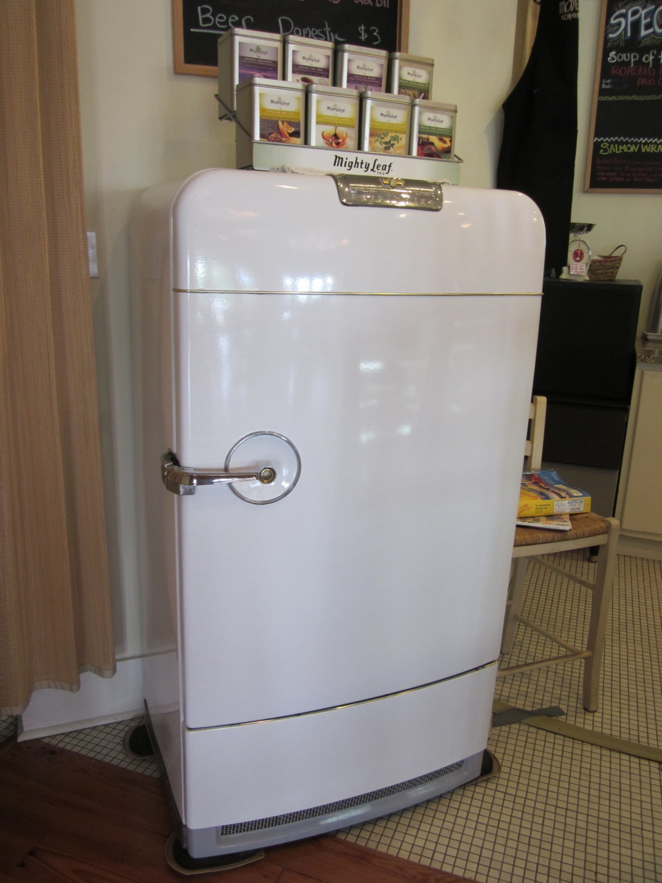 Mandeville_Maxens_refrigerator.jpg