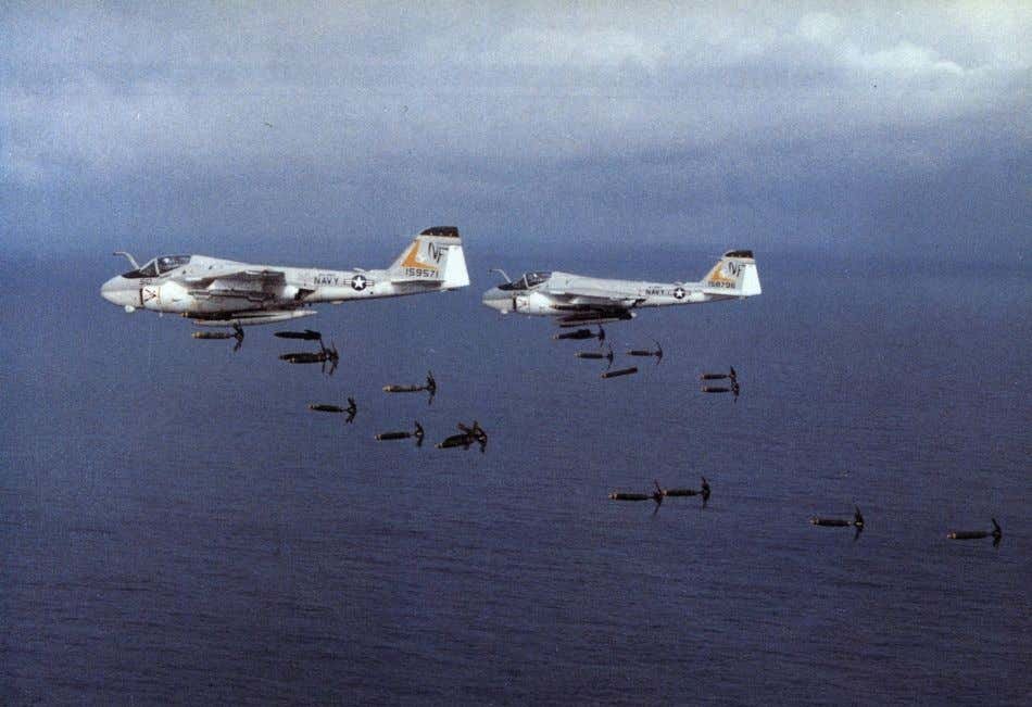 message-editor_1556014036123-a-6e_intruders_of_va-115_drop_mk_82_snakeye_bombs_circa_in_1982.jpg