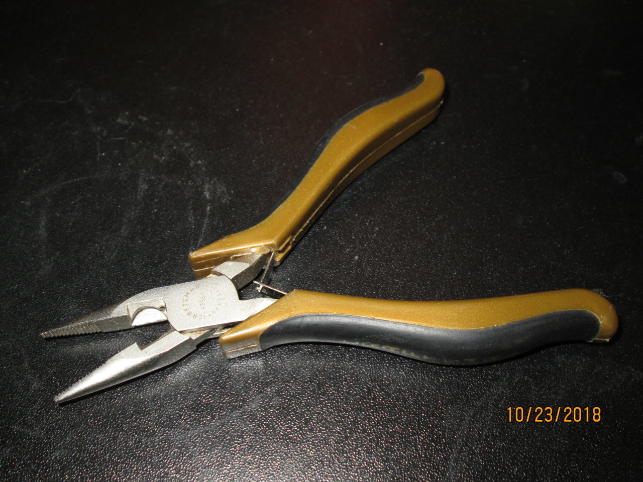 mini needle nose pliers 002.jpg
